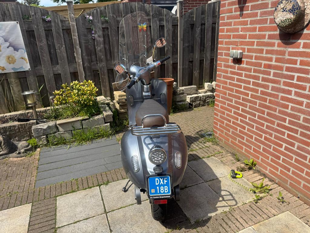 Etalian Scooter - Zo goed als nieuw, bouwjaar 2020, Ophalen, Zo goed als nieuw, Elektrisch, Overige merken