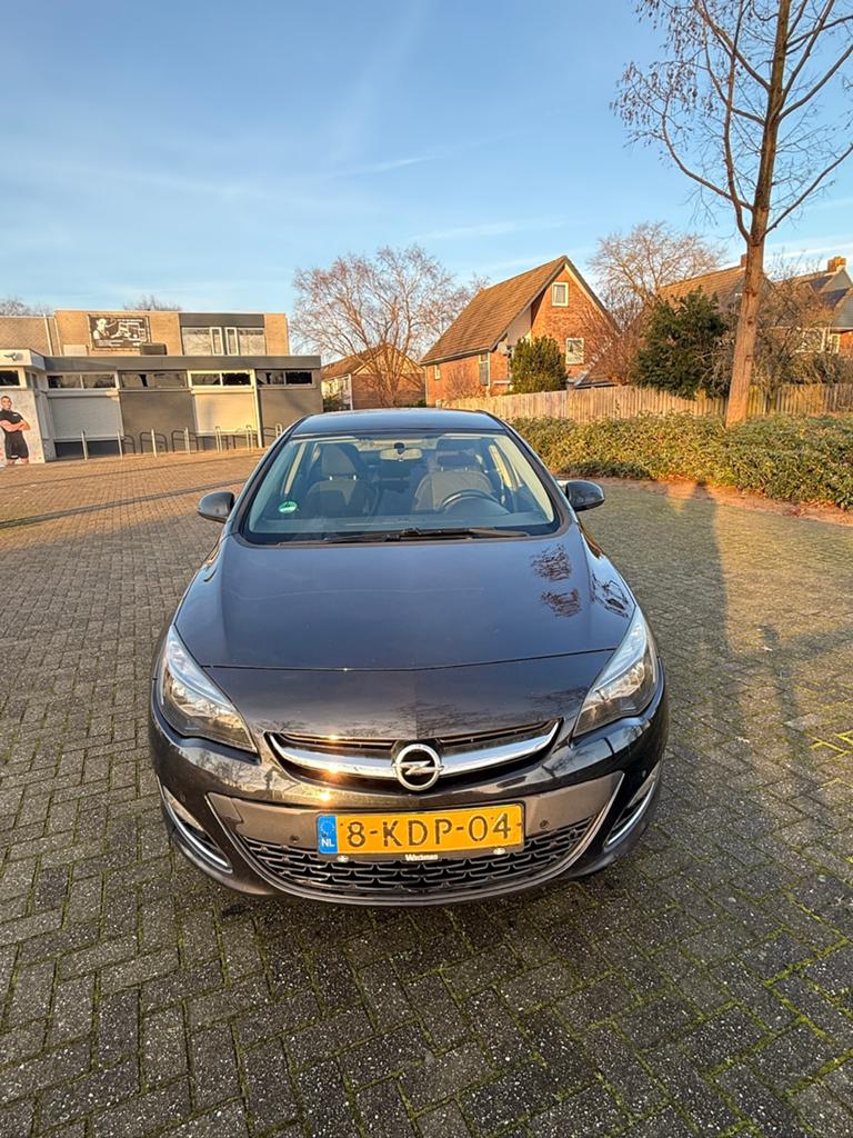 Opel Astra 1.4 Turbo 103KW 4D AUT 2013 Zwart, Auto's, Opel, 15 km/l, 1250 kg, 4 cilinders, 700 kg