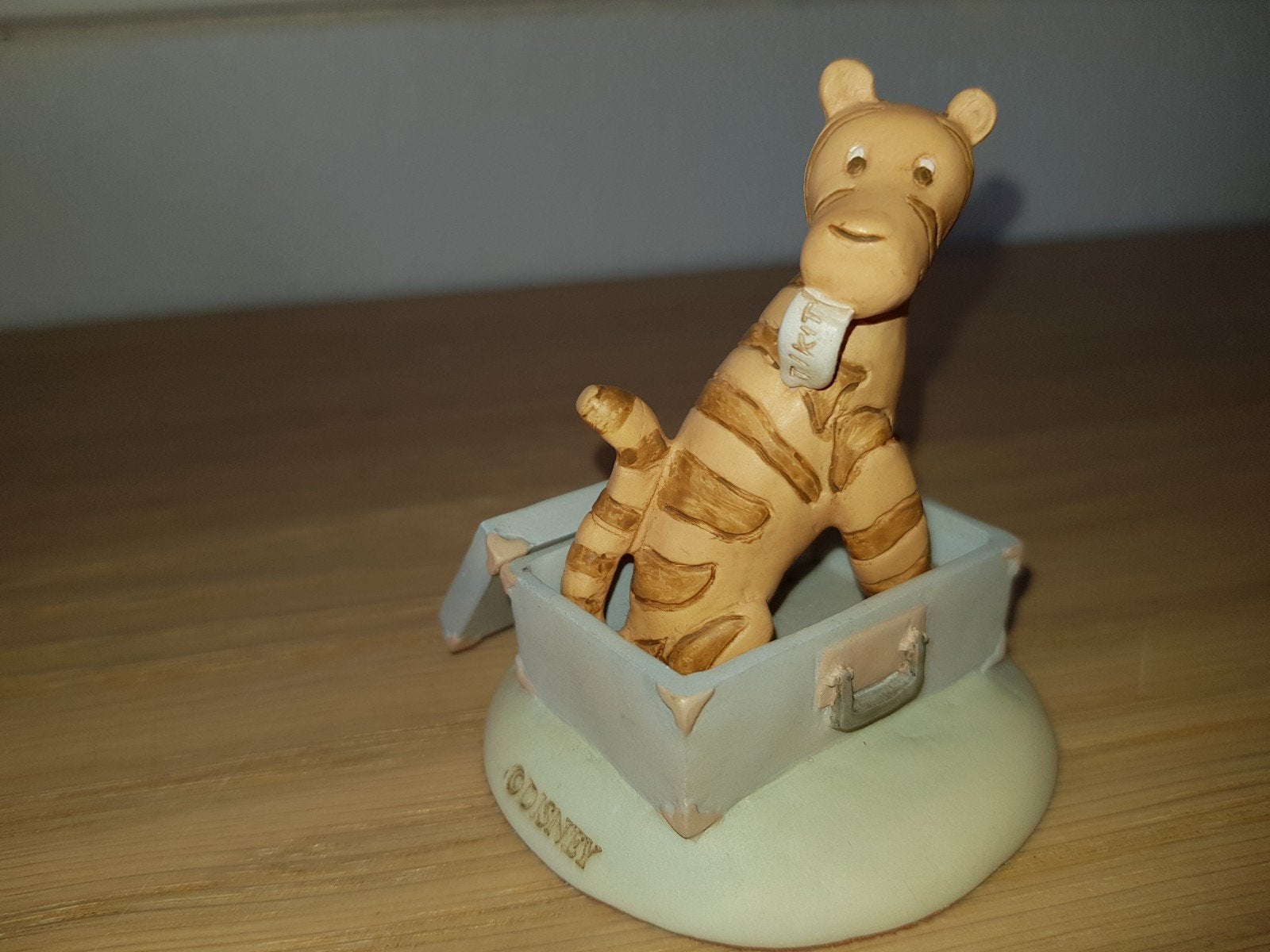 Disney Teigetje Beeldje in Koffer - Winnie de Poeh, Ophalen of Verzenden, Winnie de Poeh of vrienden, Zo goed als nieuw, Beeldje of Figuurtje