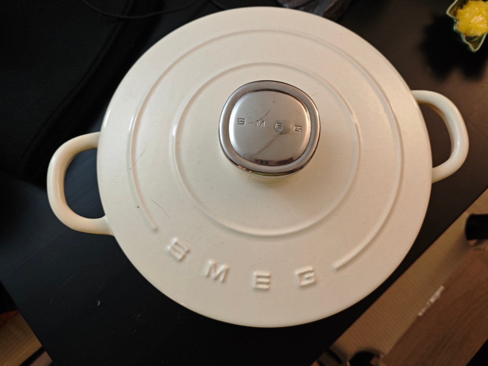 SMEG gietijzeren braadpan/kookpot 24cm, crème, Ophalen of Verzenden, Gebruikt, Gietijzer