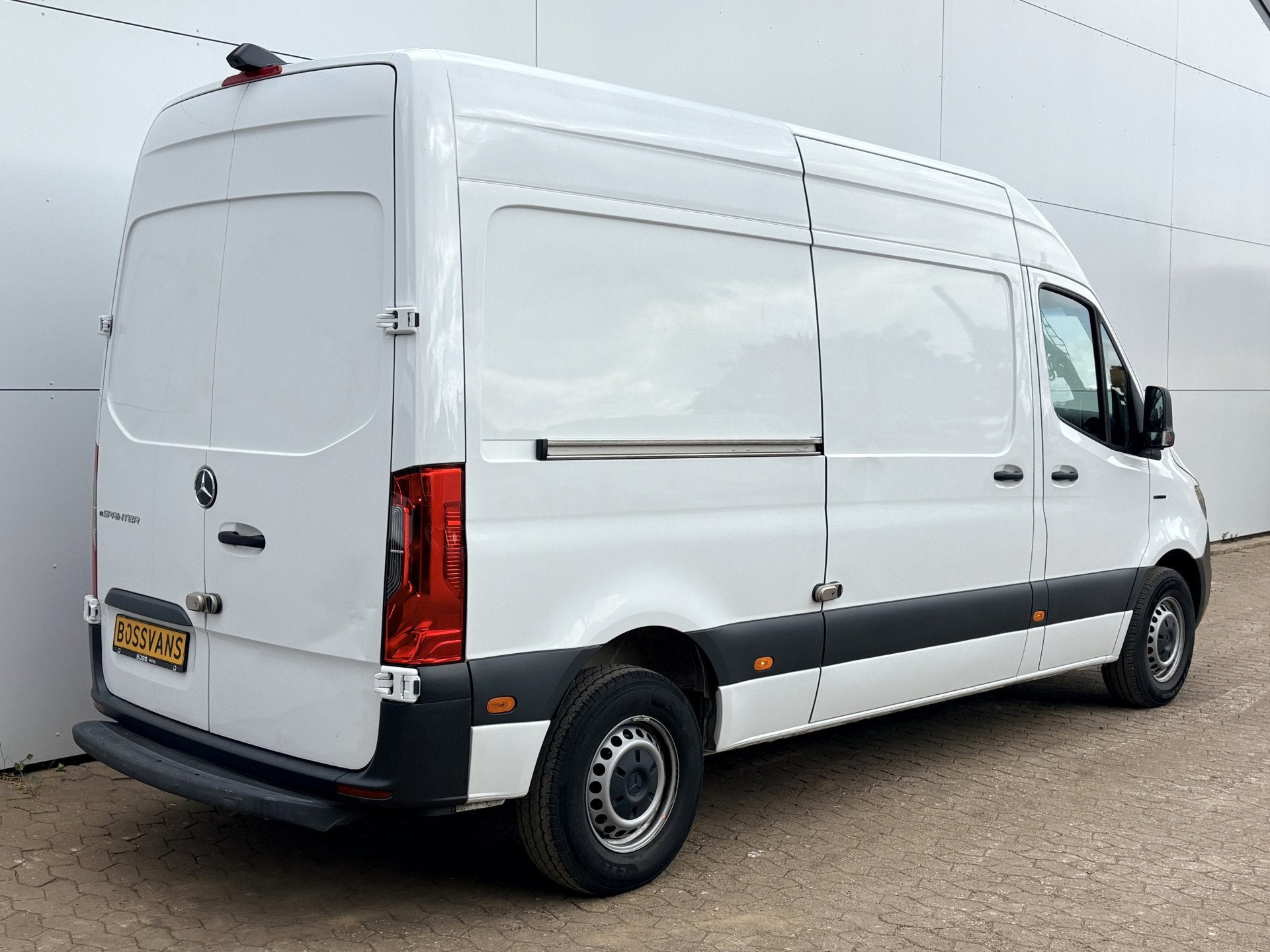 Mercedes-Benz eSprinter eSprinter 312 55kWh L2H2 Elektrisch, Auto's, Stof, Zwart, 120 km, 116 pk