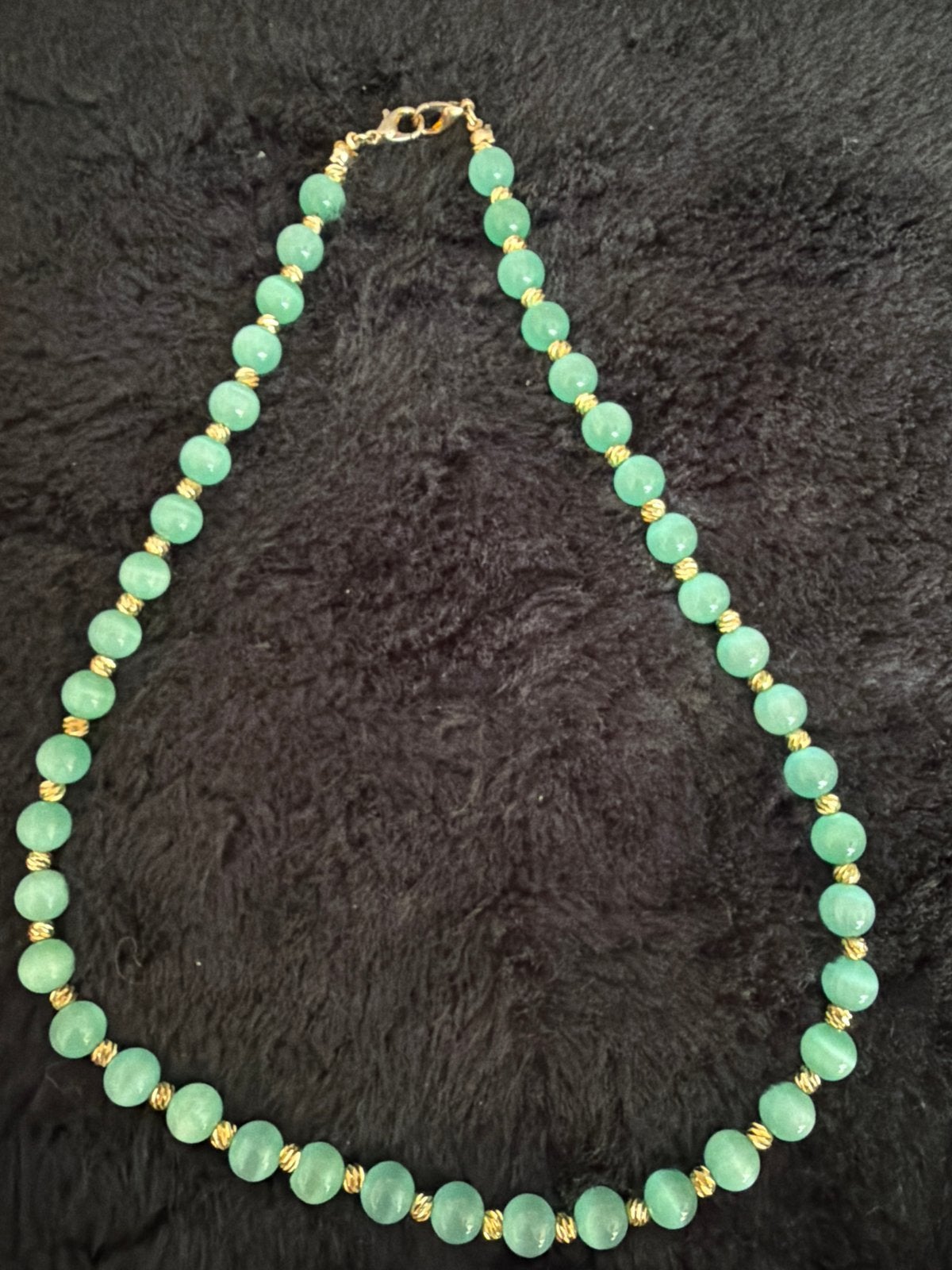 Prachtige ketting met groene kralen en gouden accenten, Ophalen of Verzenden, Zo goed als nieuw, Groen, Overige materialen