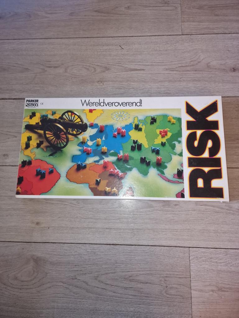 Risk - Oude Witte Doos Uitgave - Als Nieuw, Hobby en Vrije tijd, Gezelschapsspellen | Bordspellen, Vijf spelers of meer, Ophalen of Verzenden