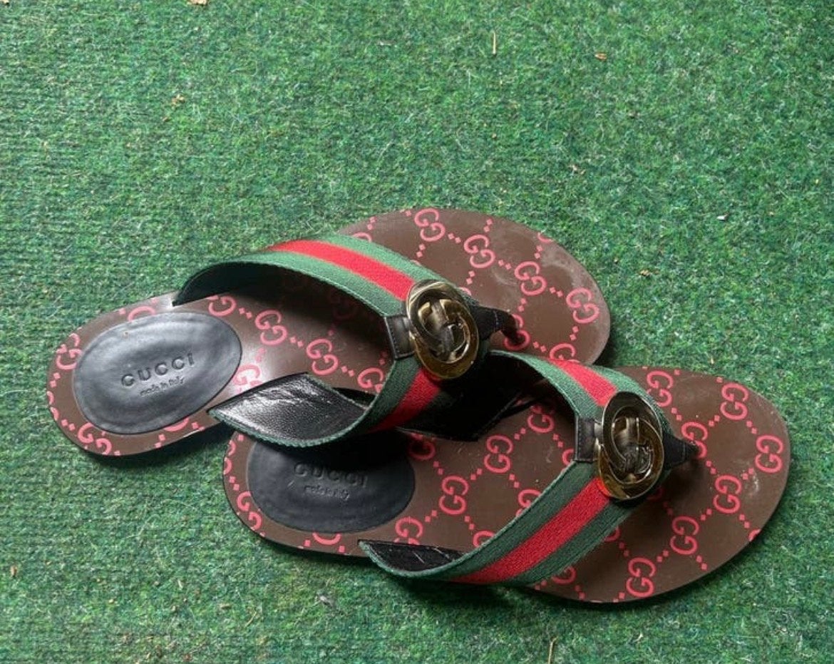 Gucci Slippers met GG-patroon en Webstreep, Ophalen of Verzenden, Gedragen, Bruin, Slippers