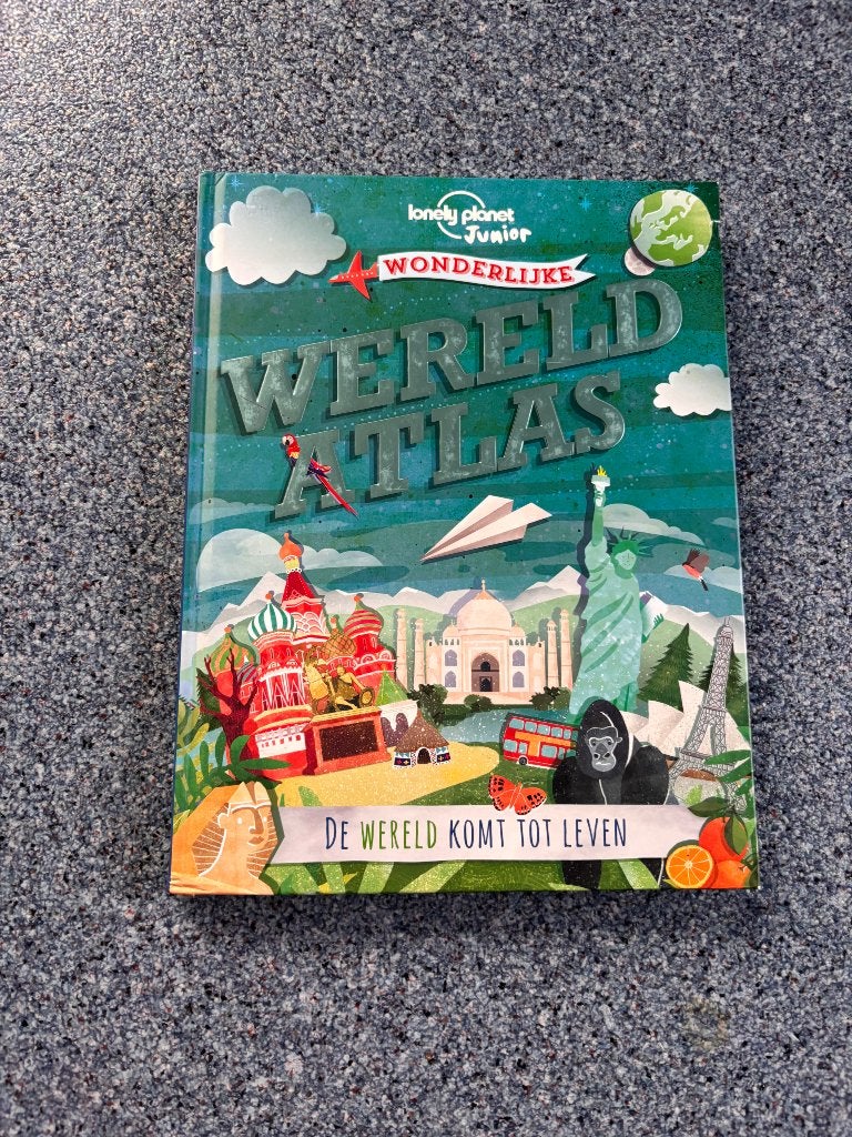 Kinder/ tiener Wereld atlas- lonely planet junior, Boeken, Ophalen of Verzenden, Zo goed als nieuw, Non-fictie