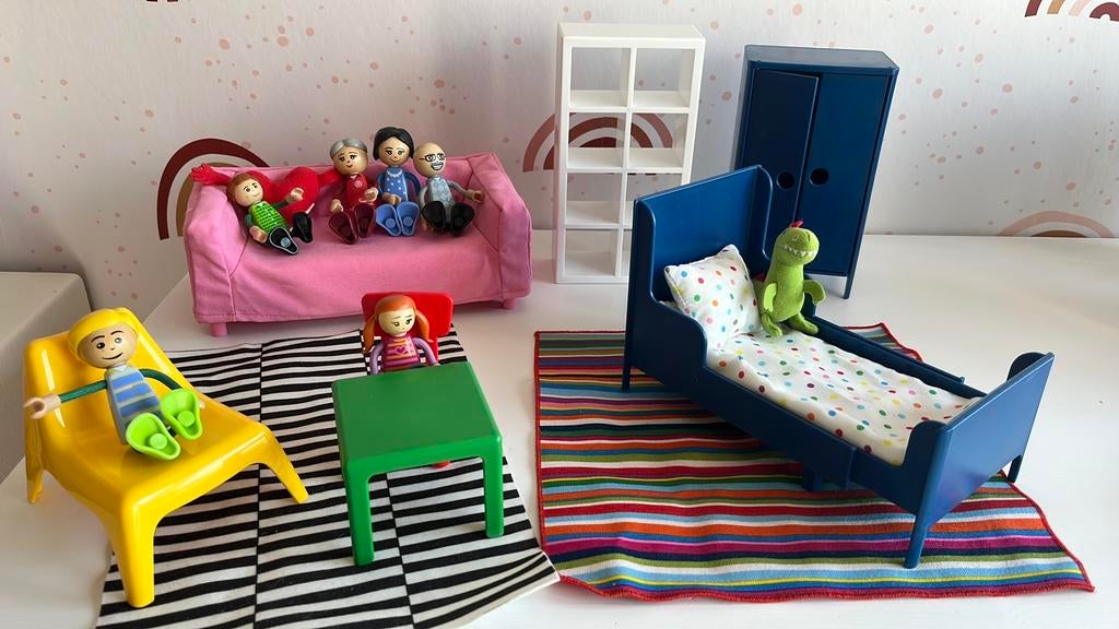 Poppenhuis inrichting en poppetjes, Ophalen, Gebruikt, Poppenhuis