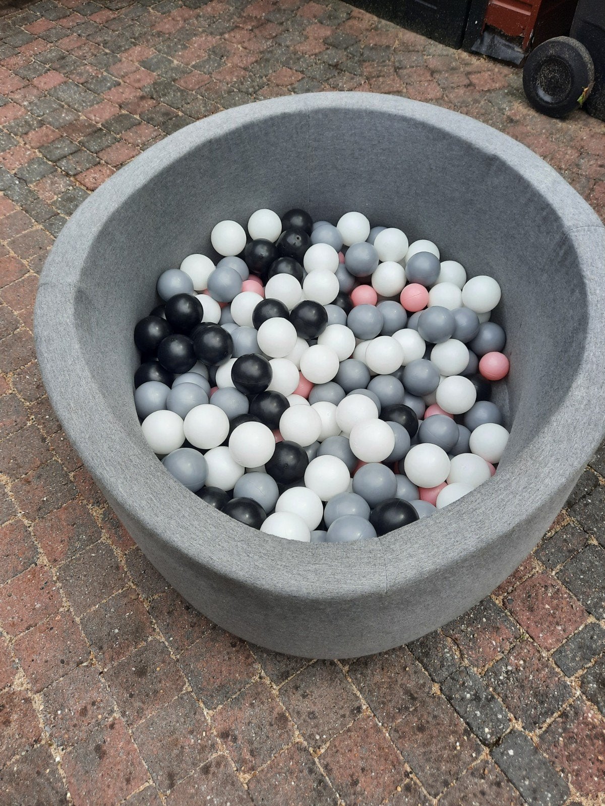 Misioo ballenbak met ballen (grijs, zwart, wit, roze), Ophalen