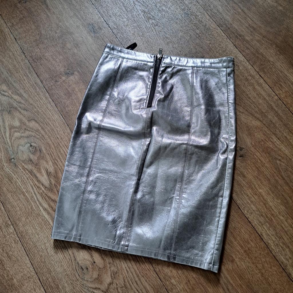 zilvergrijs lak rokje ONLY mt 36, Only, Ophalen of Verzenden, Zo goed als nieuw, Knielengte