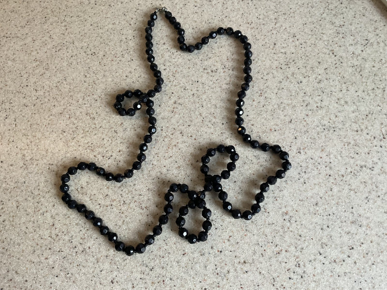 Zwarte kralen ketting, Ophalen of Verzenden, Zo goed als nieuw, Zwart, Kunststof