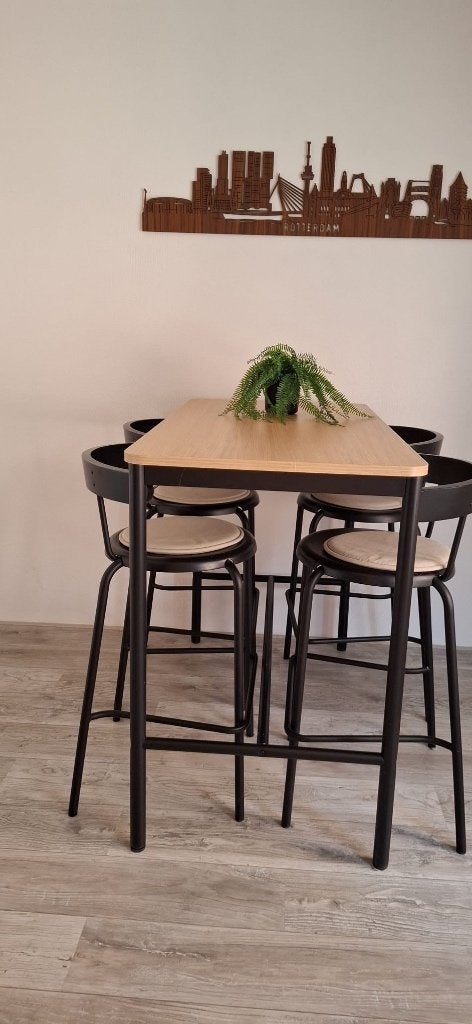GRATIS! Hoge eettafel met vier krukken, Huis en Inrichting, Tafels | Eettafels, Gebruikt, 100 tot 150 cm, 50 tot 100 cm, Modern