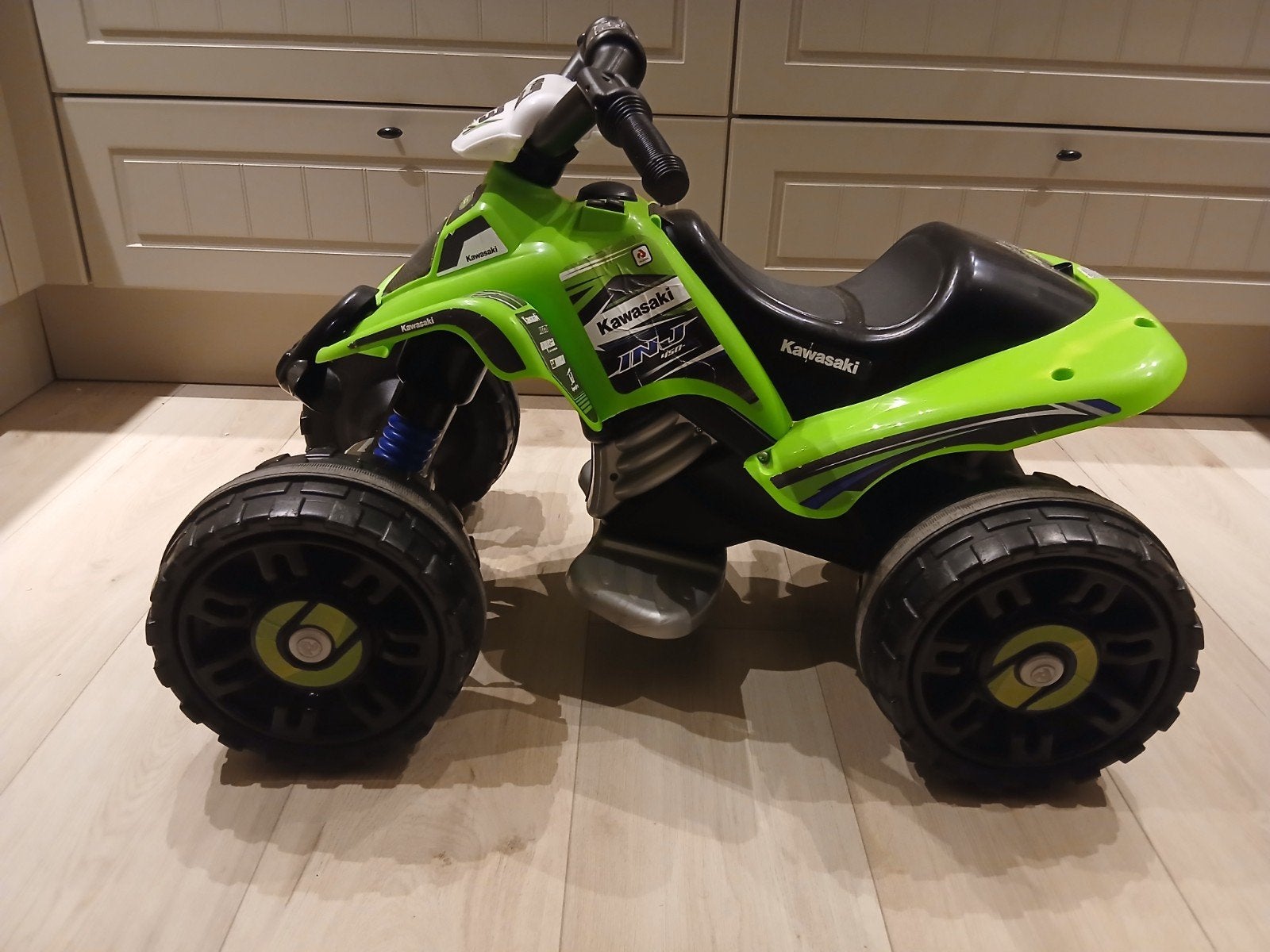 Kawasaki 12V elektrische kinderquad - Zo goed als nieuw, Ophalen, Zo goed als nieuw