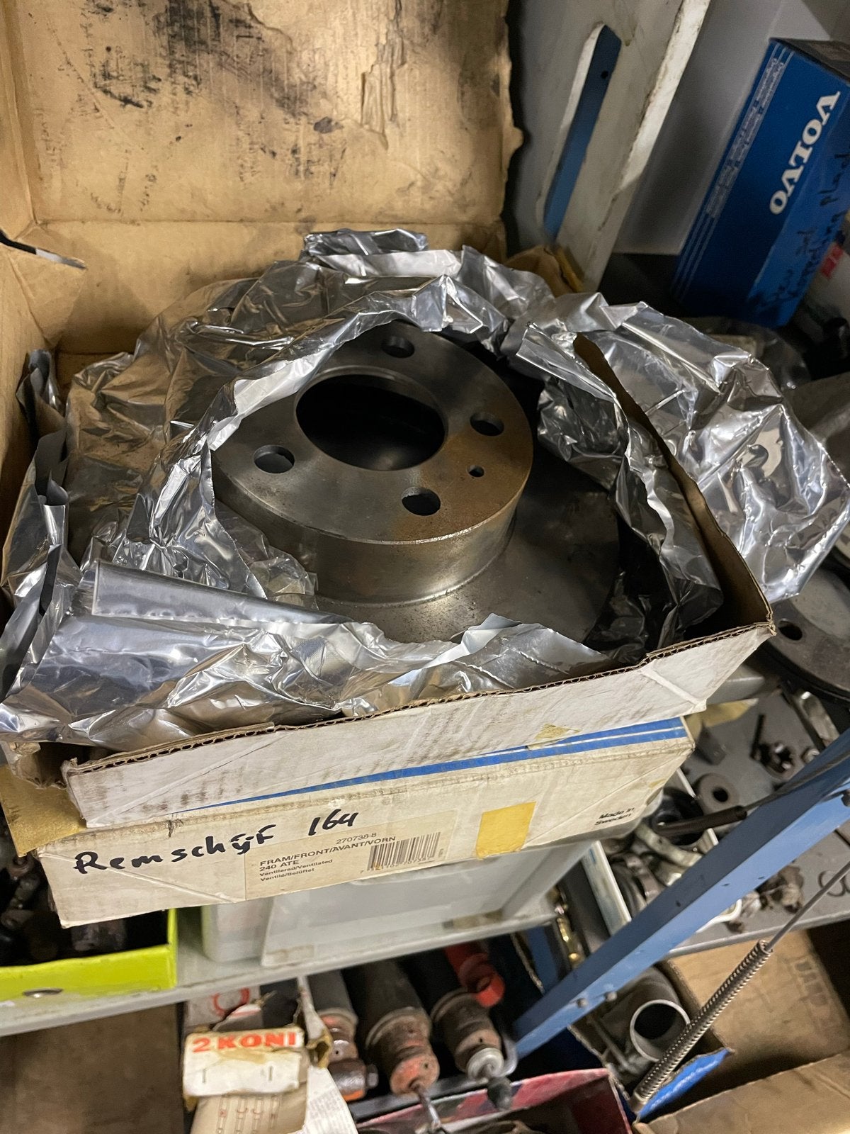 Nieuwe remschijven volvo 164, Ophalen