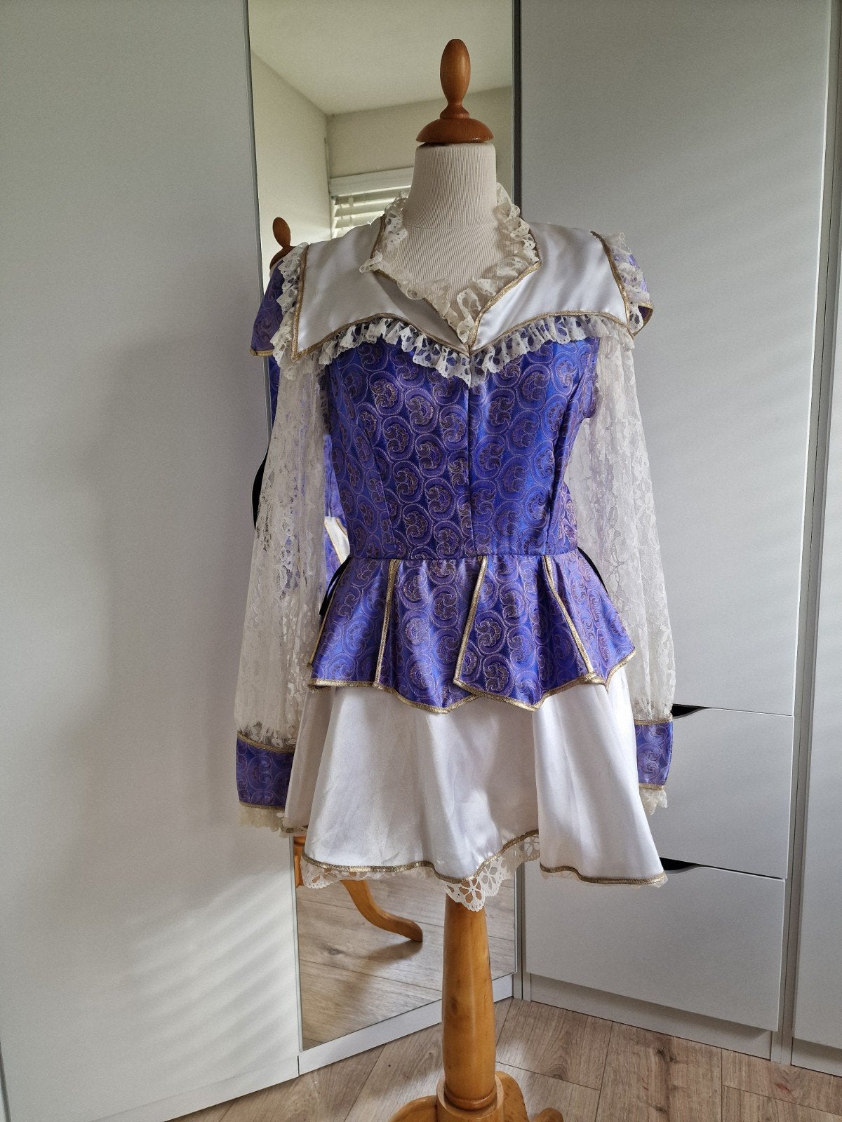 Musketier jurkje met kanten mouwen en fluwelen hoed, Ophalen, Carnaval, Kleding, Maat 36 (S)