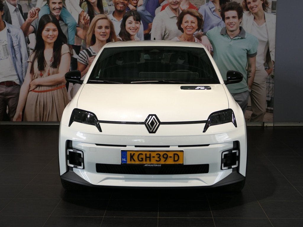 Renault 5 comfort range techno 52 kWh *Vraag naar beschikbaa, Gebruikt, Zwart, Leder en Stof, Wit