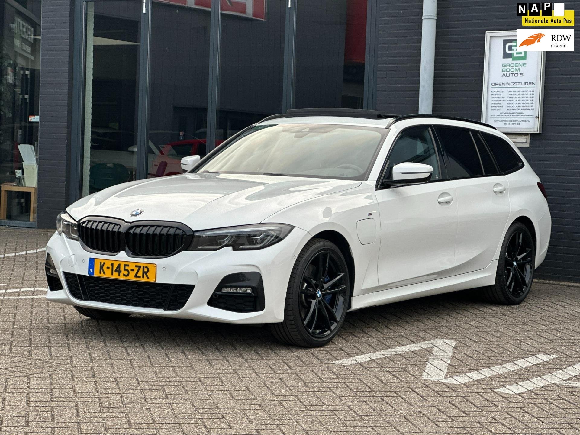 BMW 3-serie Touring 330e High Executive/2de EG/NAVI/CAMERA/P, Auto's, Achterwielaandrijving, Gebruikt, Euro 6, 4 cilinders