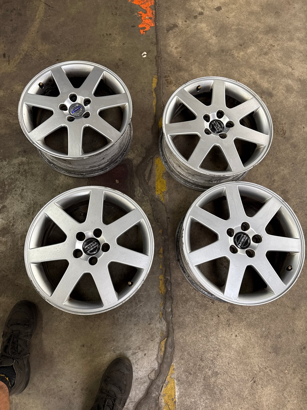 Set - Volvo 17 inch velgen, 7Jx17 - 5 gaats - 5* 108 en 63mm, Gebruikt, Velg(en), Autobedrijfbrandon@proton.me, 17 inch