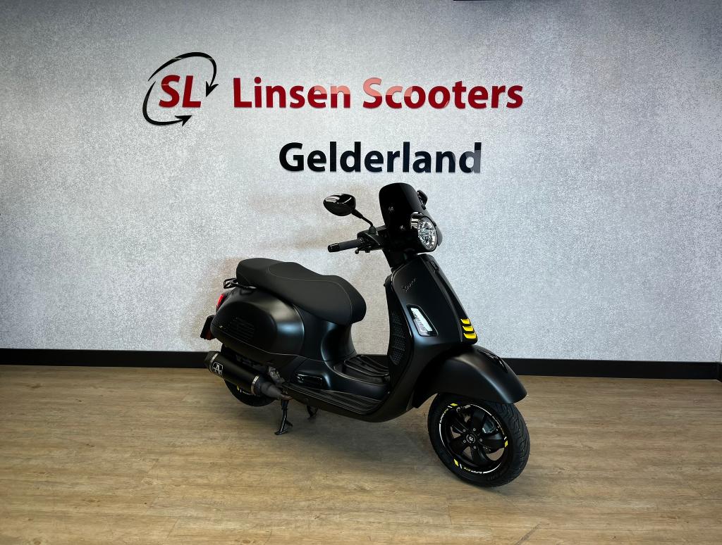 Vespa GTS 300 HPE SuperTech Mat Zwart 2022 motorscooter, Motoren, Motoren | Piaggio, Scooter, Particulier, Minimaal motorrijbewijs A2