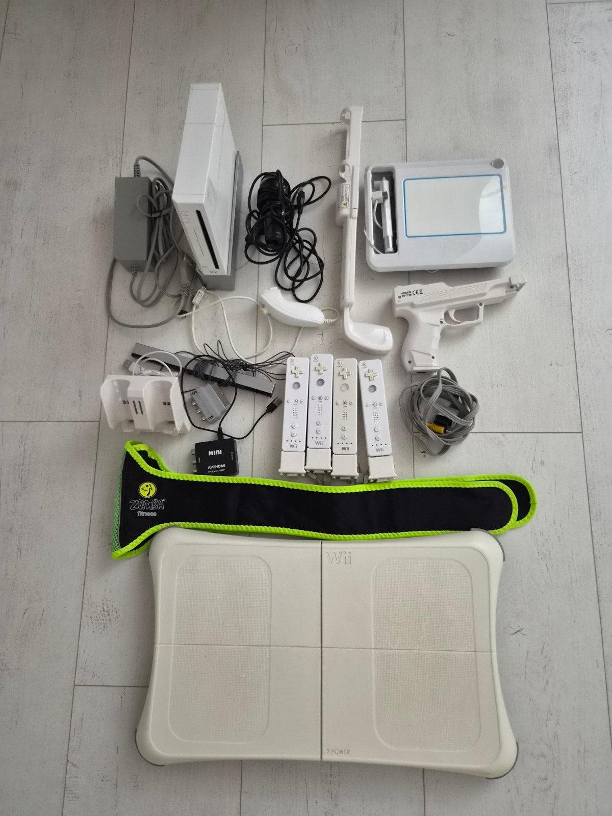 Wii Console Bundel met 4 Controllers, Balance Board en 23 Ga, Spelcomputers en Games, Ophalen, Gebruikt, Met 3 controllers of meer