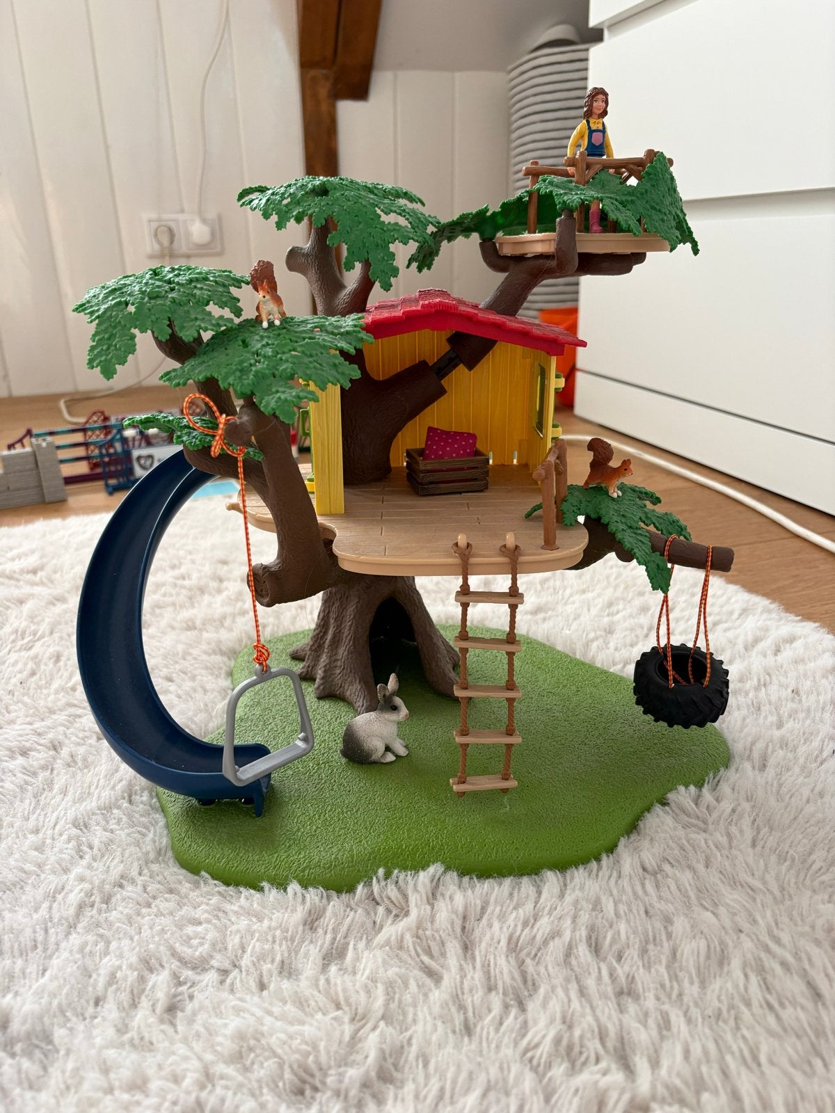 Scleich Boomhut met glijbaan en accessoires, Ophalen of Verzenden, Zo goed als nieuw, Jongen of Meisje