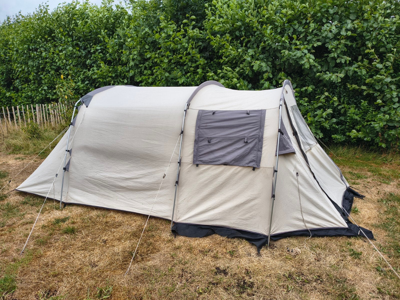 Base Camp Loreto III tunneltent - Ruime 3-persoons tent, Ophalen of Verzenden, Gebruikt, Tot en met 4