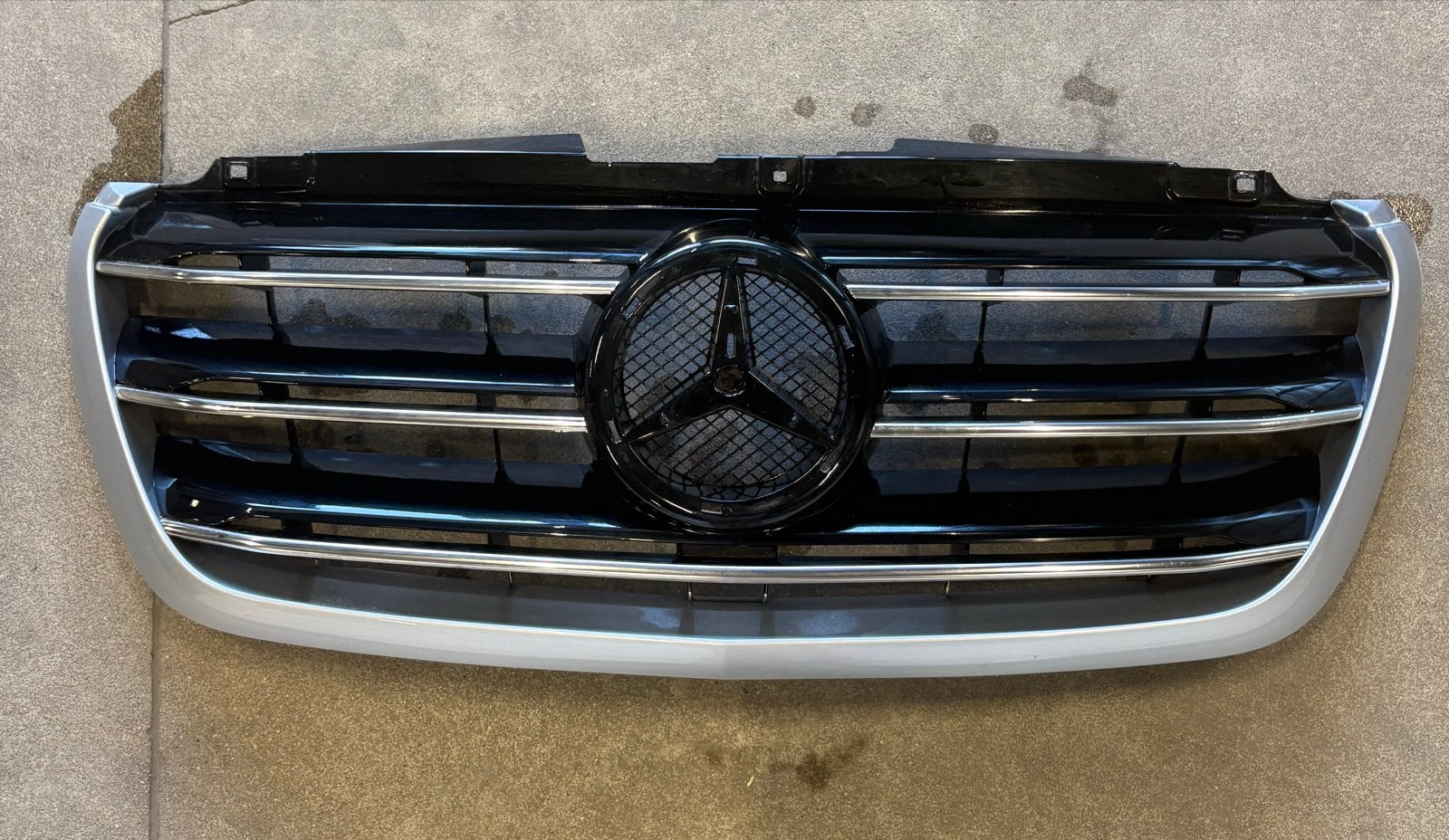 Mercedes-Benz sprinter gril  zwart met grijs, Ophalen, Voor, Mercedes-Benz, Nieuw