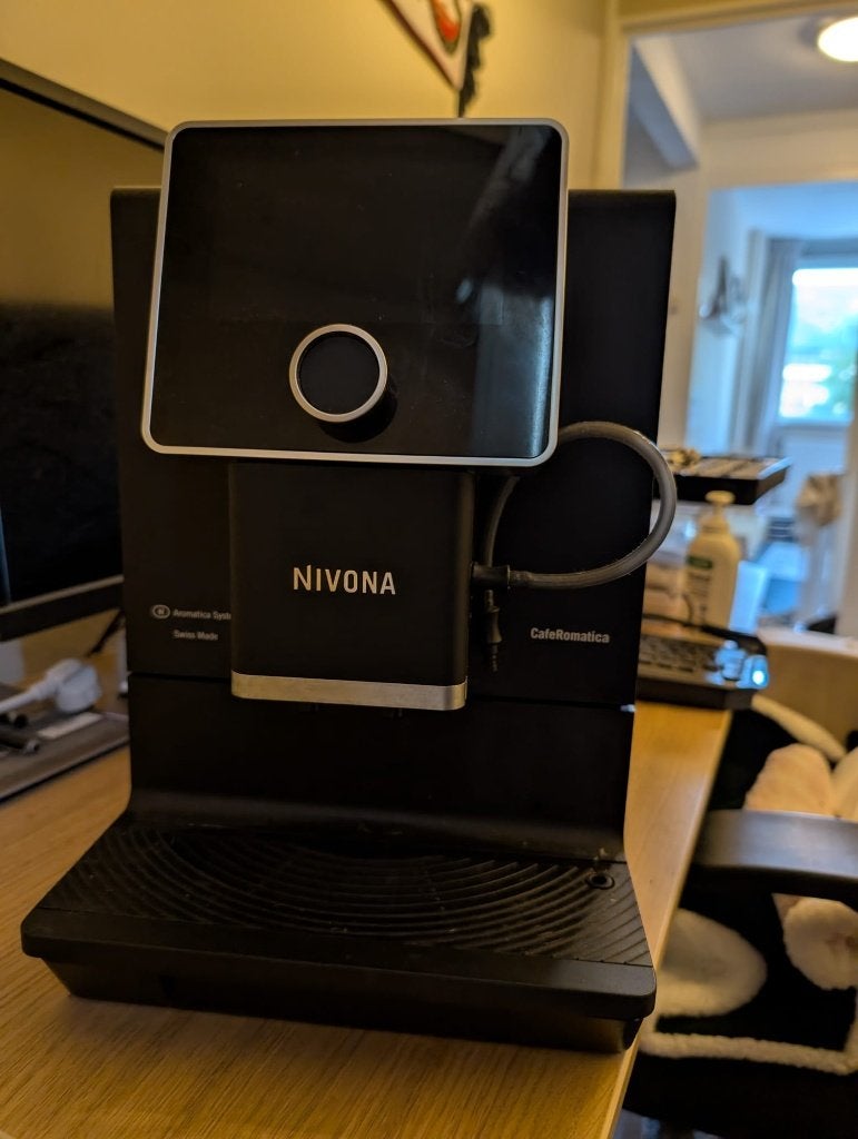NIVONA CaféRomatica NICR 960 – Type 698 – voor onderhoud, Ophalen, Afneembaar waterreservoir, Gebruikt, 10 kopjes of meer