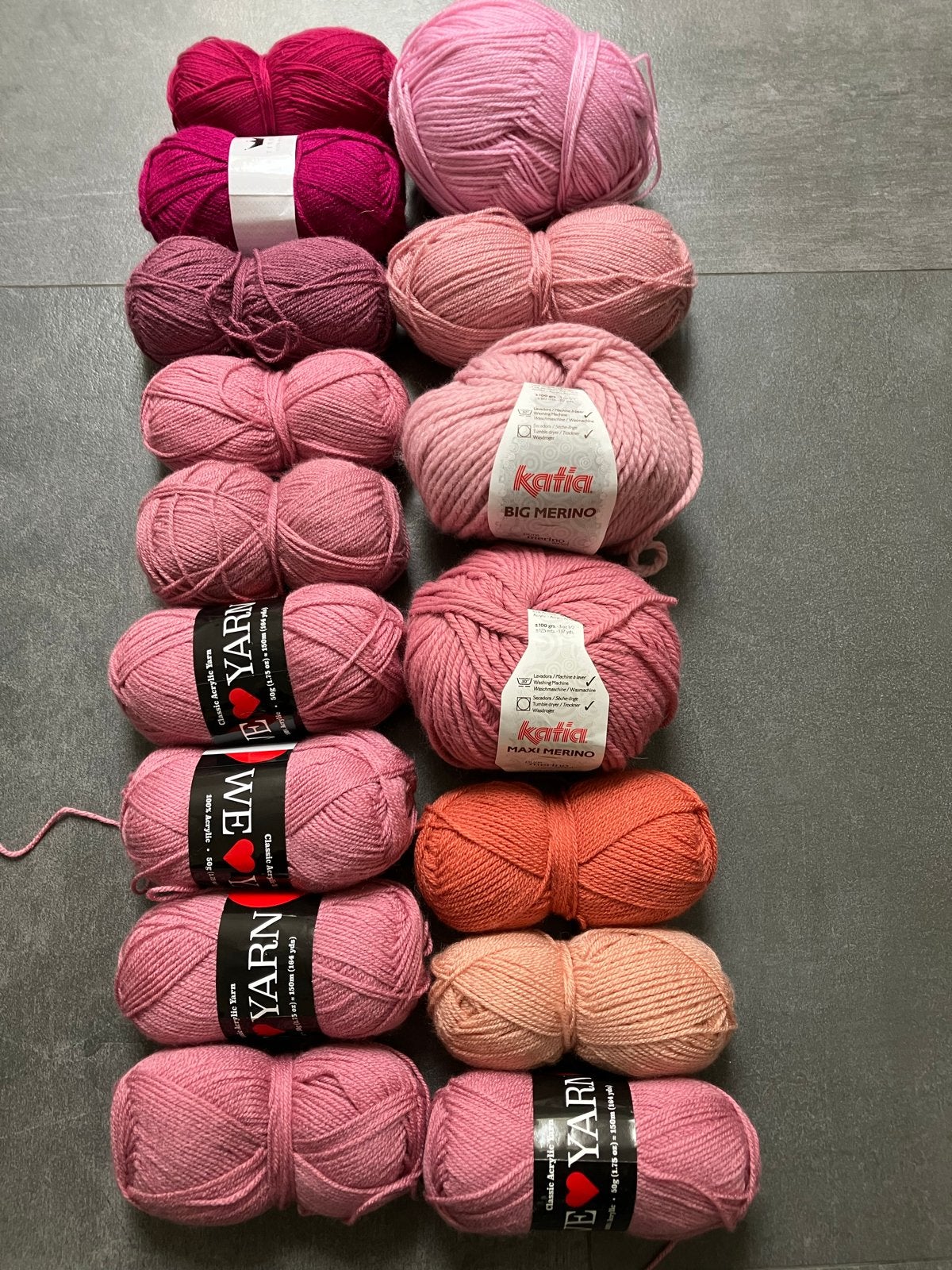 16 bollen wol/garen in verschillende tinten roze, Ophalen of Verzenden, Zo goed als nieuw, Breien of Haken, Wol of Garen