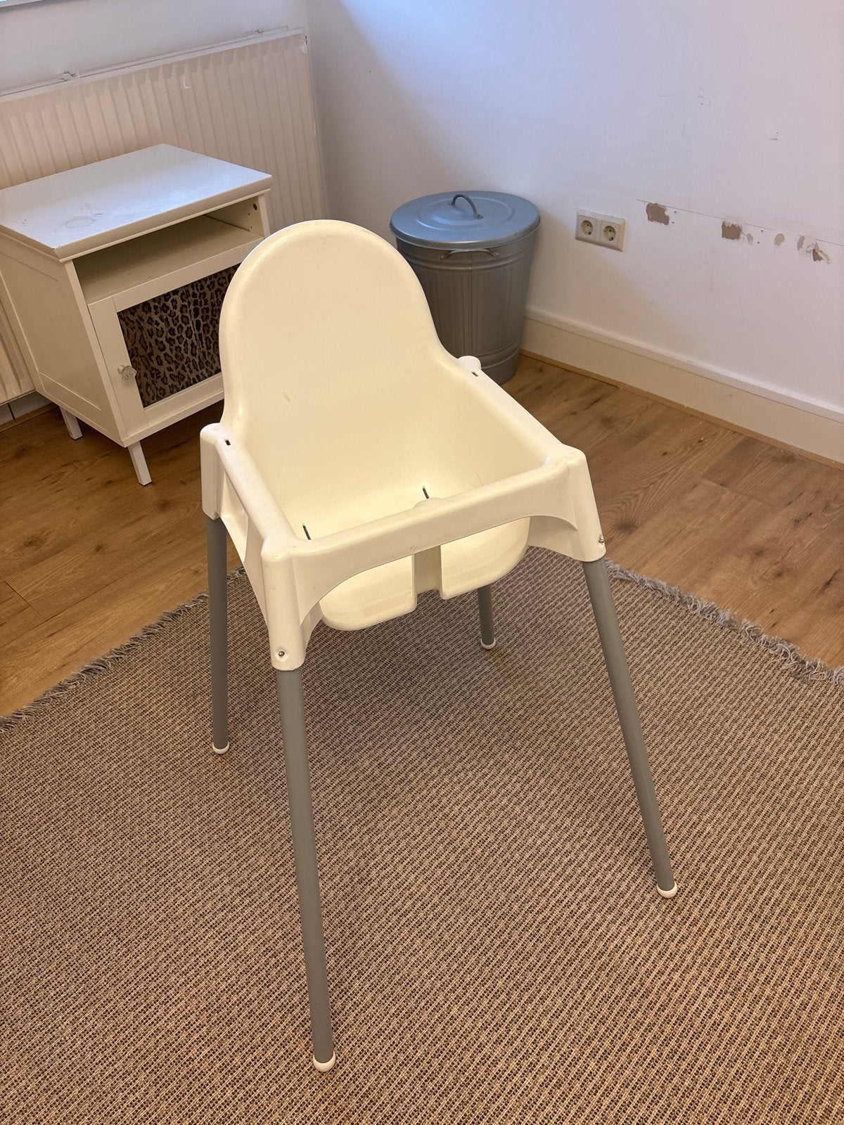 IKEA ANTILOP kinderstoel - Wit met grijze poten, Ophalen of Verzenden, Zo goed als nieuw, Overige typen