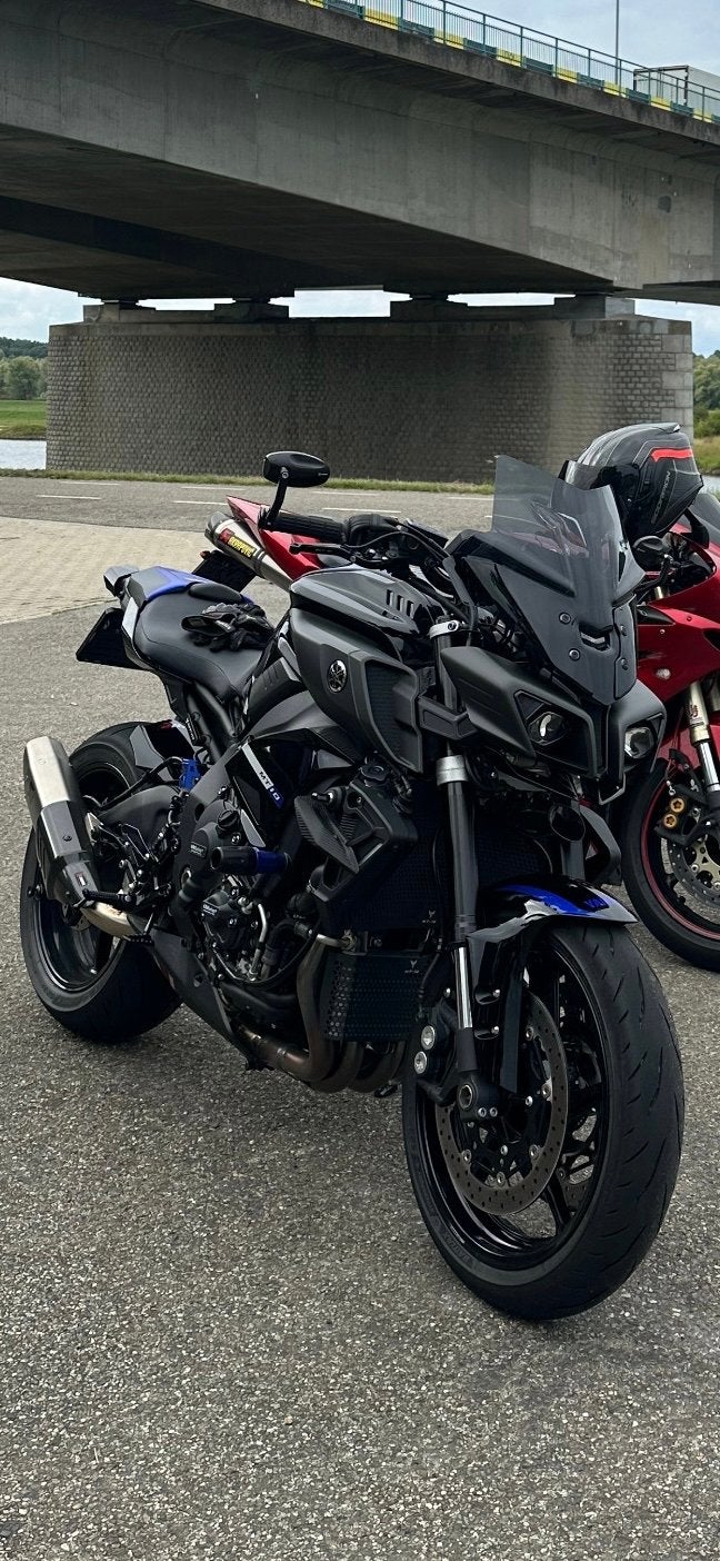 Yamaha MT-10 Tuned Zwart/Blauw met Akrapovic Uitlaat, Handvatverwarming, 4 cilinders, Gebruikt, Particulier