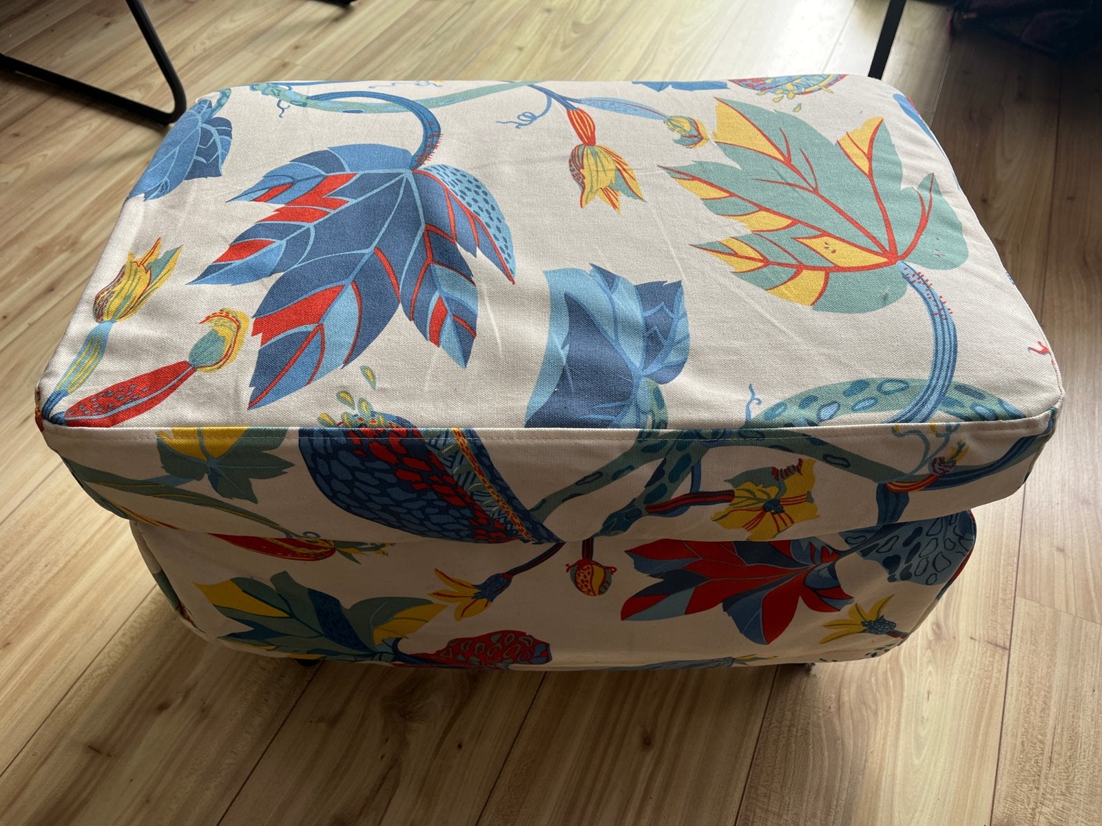 IKEA STRANDMON voetenbank met bloemenprint, Ophalen, Nieuw, Minder dan 50 cm, Stof