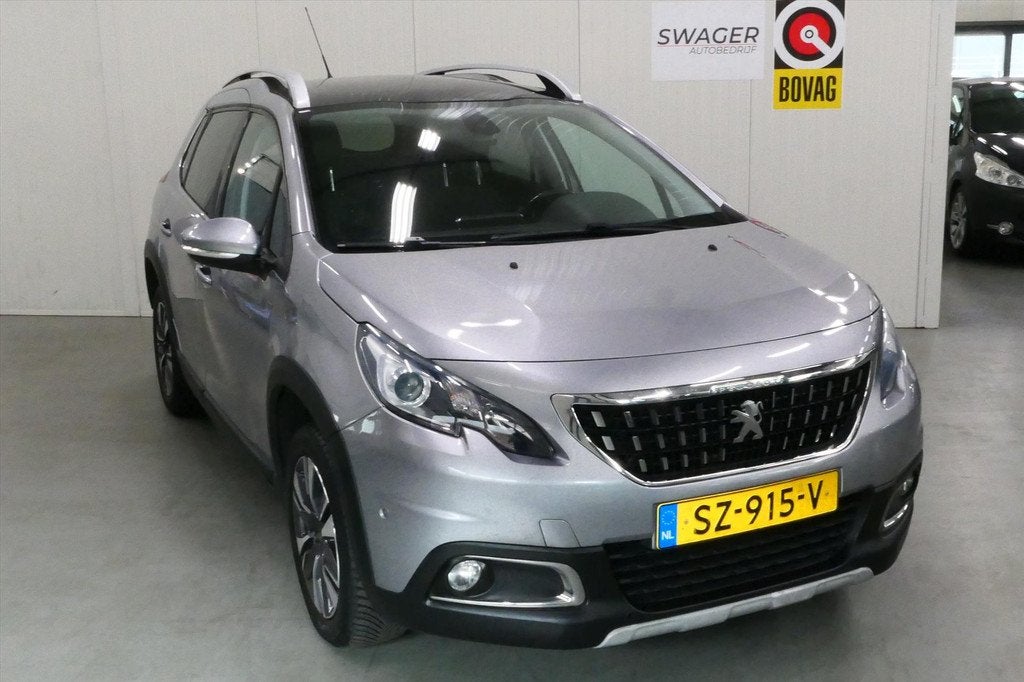 PEUGEOT 2008 1.2 PureTech 110pk Automaat Allure (Trekhaak), 1199 cc, 610 kg, Origineel Nederlands, Bedrijf