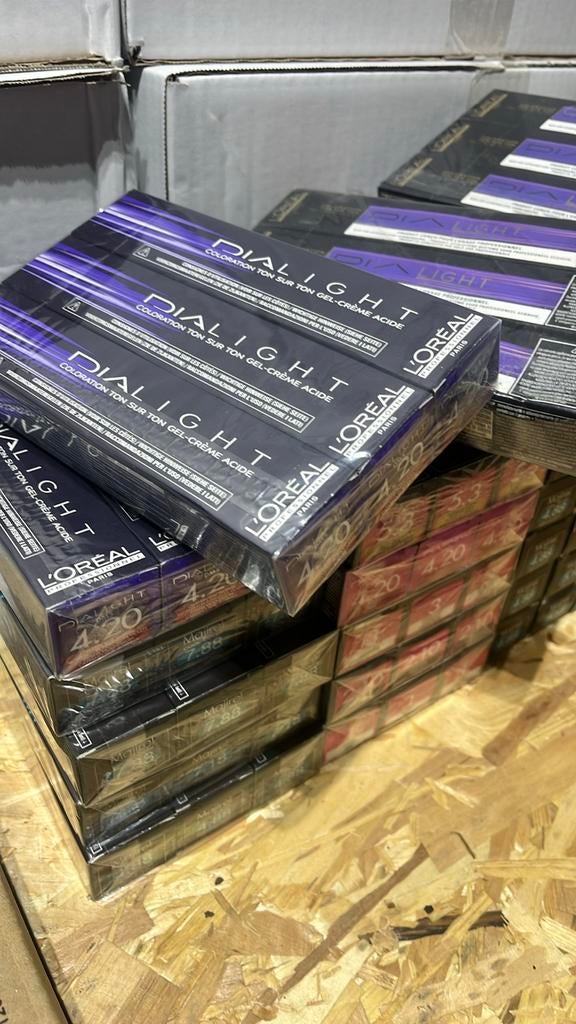 81 tube L'Oréal Professionnel Kappersverf - Diverse Kleuren, Ophalen of Verzenden, Nieuw, Overige typen