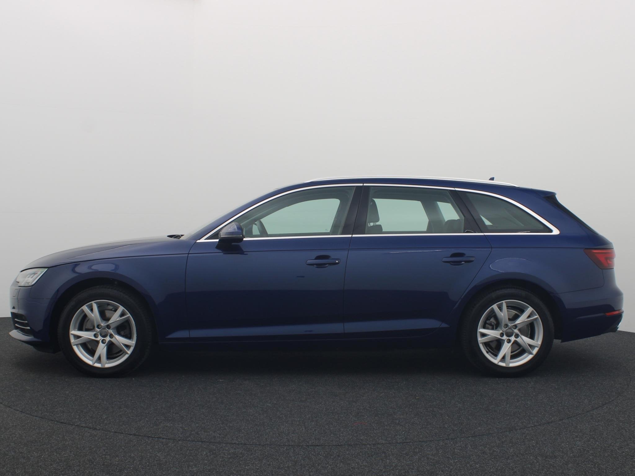Audi A4 Avant 2.0 TFSI ultra Sport Lease Edition AUTOMAAT /, Stof, Gebruikt, 1984 cc, A4
