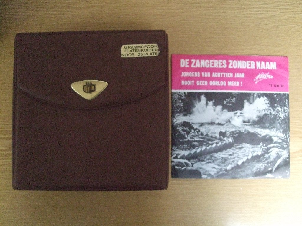 25 TELSTAR SINGELS ( MET HOES ) IN KOFFERTJE, Cd's en Dvd's, Ophalen of Verzenden, Zo goed als nieuw, 7 inch, Nederlandstalig