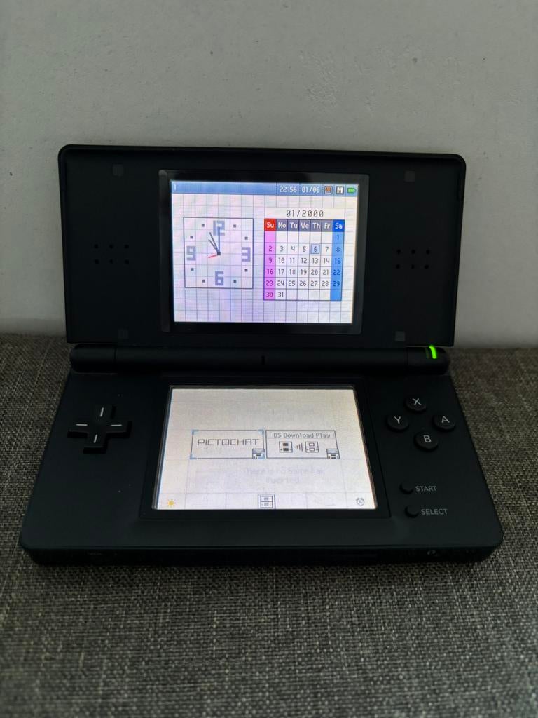 Nintendo DS Lite zwart met pen en oplaadkabel., Spelcomputers en Games, Spelcomputers | Nintendo DS, Ophalen, Gebruikt, Zwart