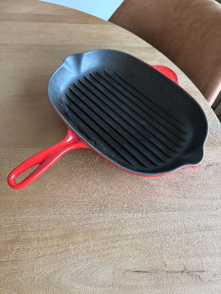 Le Creuset grillpan 32 x 22 cm (rood), Ophalen of Verzenden, Zo goed als nieuw, Koekenpan of Braadpan, Gietijzer