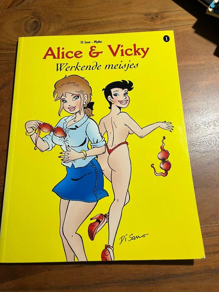 ALICE & VICKY 01% WERKENDE MEISJES 1E DRUK 1998, Boeken, Stripboeken, Eén stripboek, Ophalen of Verzenden, Zo goed als nieuw