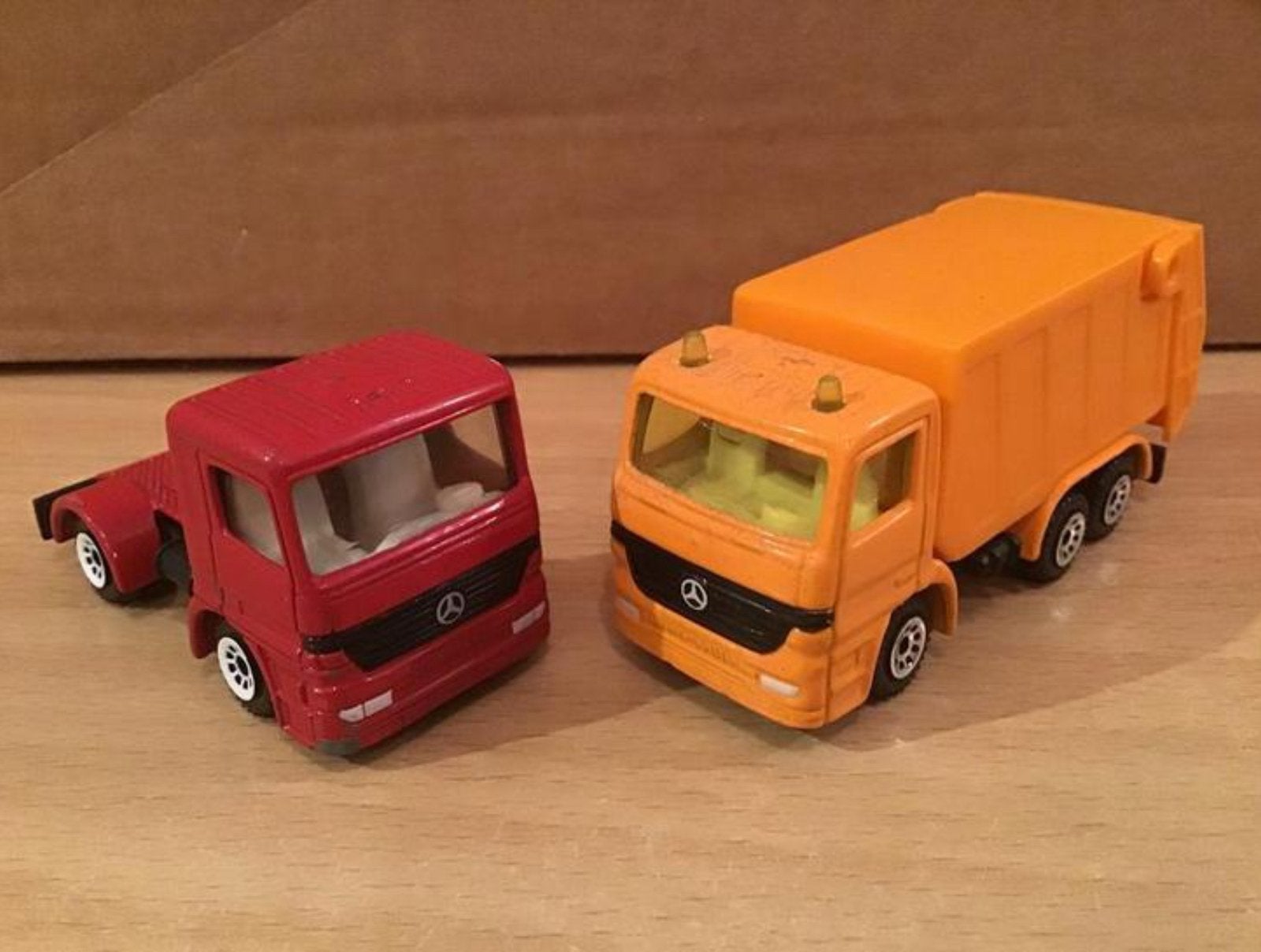 Mercedes trucks van Siku, Hobby en Vrije tijd, Modelauto's | 1:87, Ophalen of Verzenden, Zo goed als nieuw, Bus of Vrachtwagen