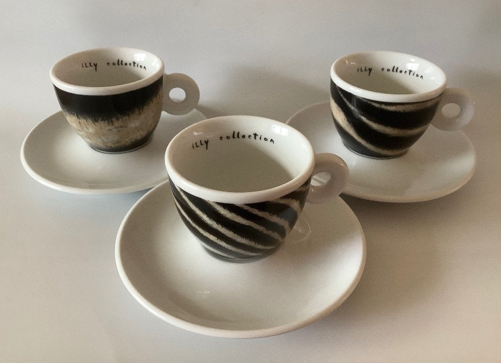 3 ILLY COLLECTION 1999 espresso kop en schotel kopjes Zebra, Ophalen of Verzenden, Zo goed als nieuw, Porselein, Kop en/of schotel