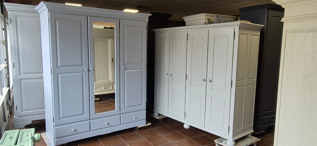 Slaapkamer brocante garderobe kasten, kledingkast linnenkast, Ophalen