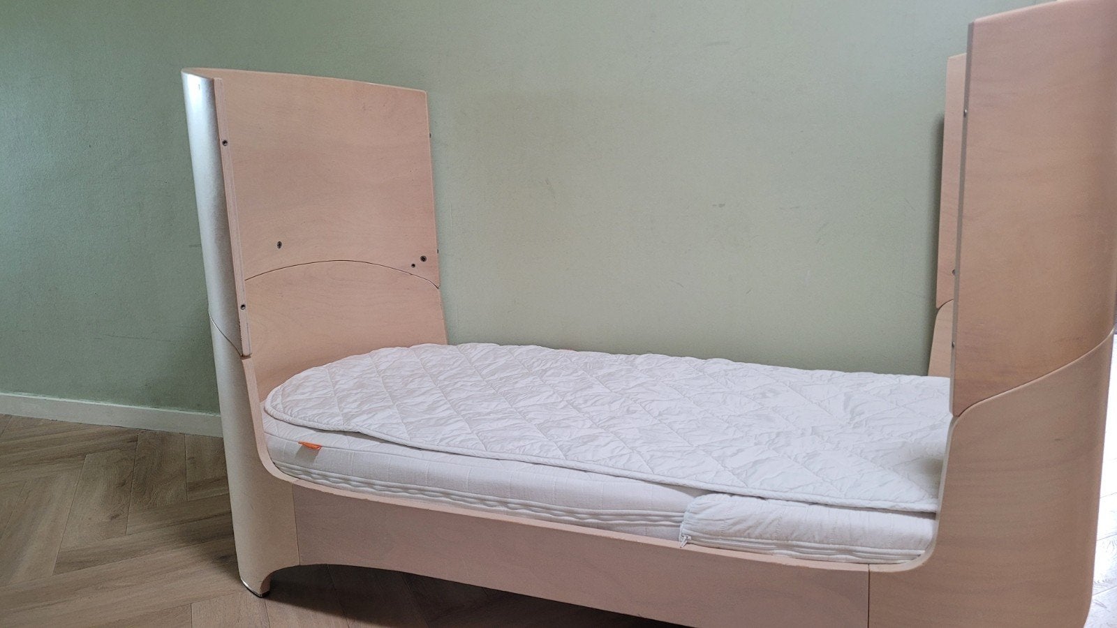 Leander Baby/Peuterbed - Compleet met matras, Kinderen en Baby's, Kinderkamer | Bedden, Gebruikt, 70 tot 85 cm, 140 tot 160 cm