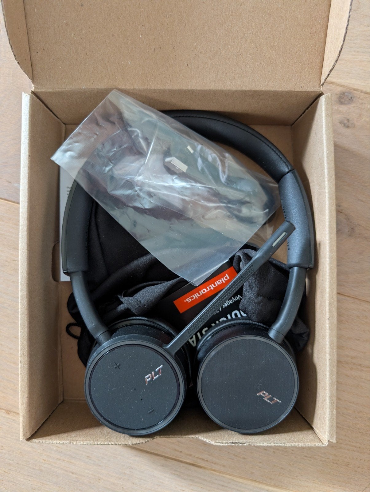 Nieuwe Plantronics Poly Voyager 4220 UC Draadloze Headset, Overige merken, Nieuw, On-ear, Ophalen of Verzenden