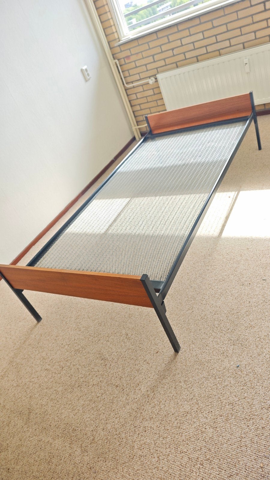 Vintage modernistisch bed metaal en teak, jaren '60, Ophalen
