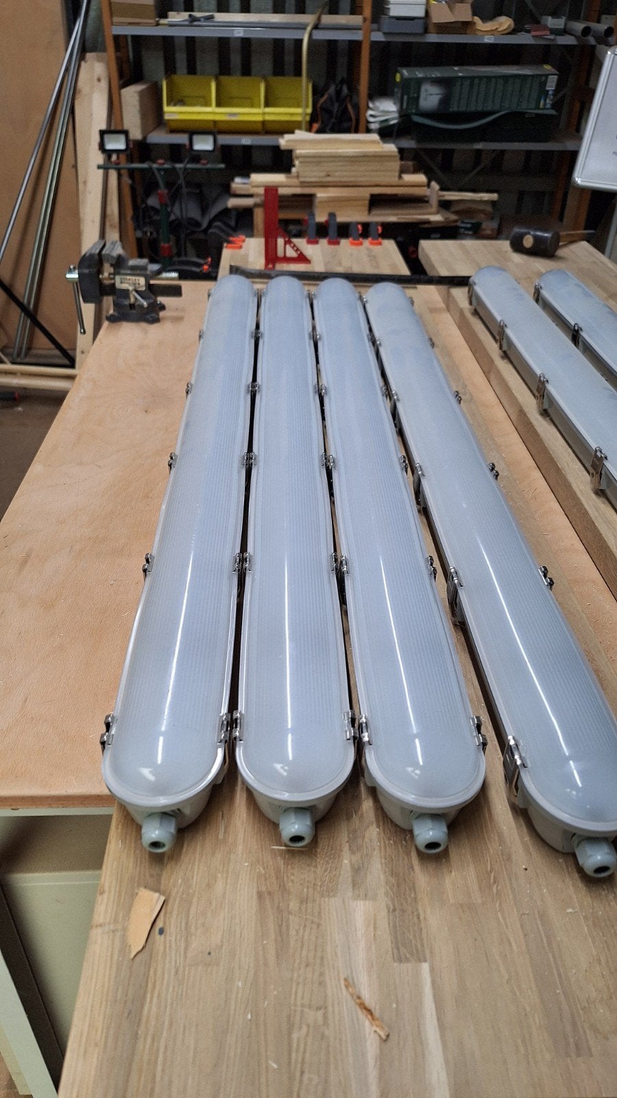 LED spatwaterdichte armaturen 120cm (36W) en 150cm (54W), Ophalen, Zo goed als nieuw, 50 tot 200 watt, Lamp met armatuur