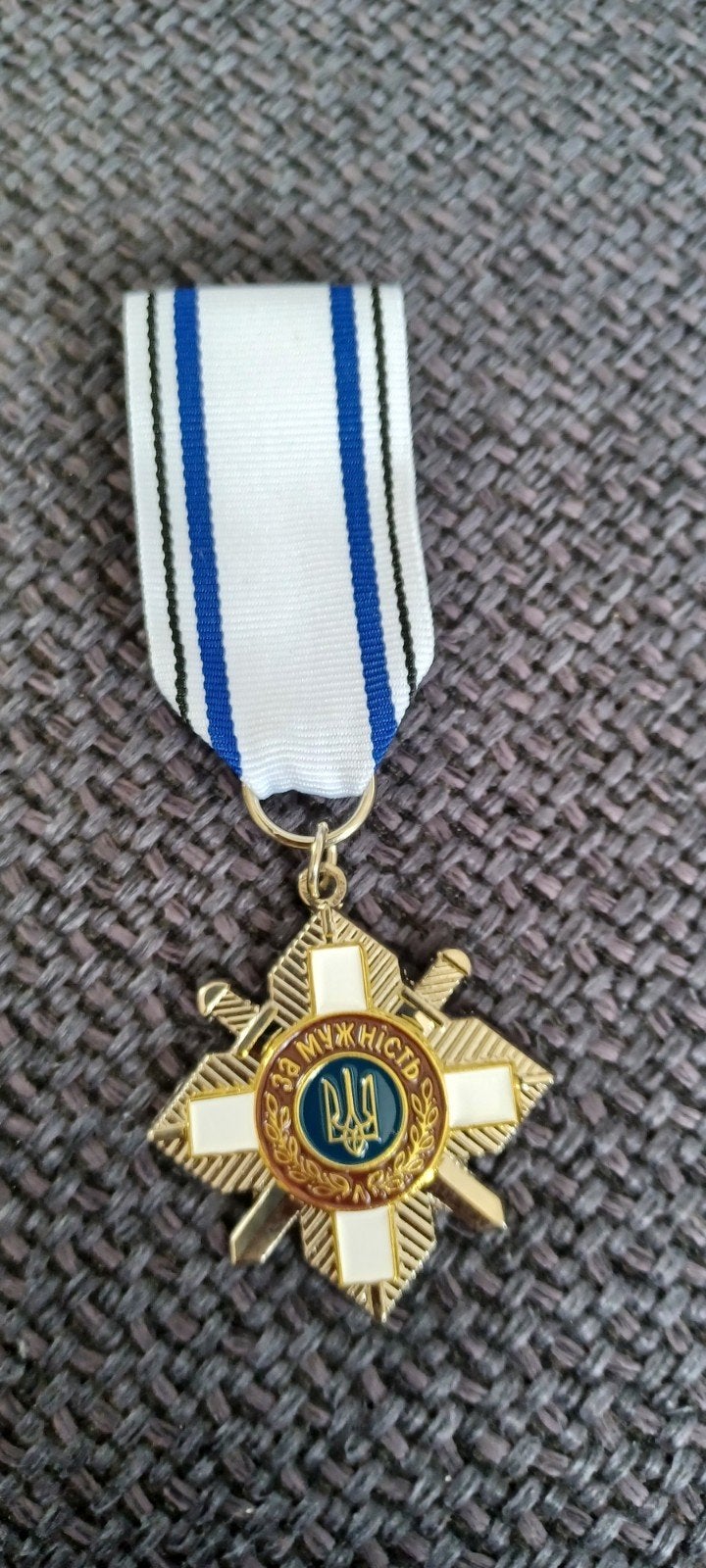 Oekraïense Medaille 'Voor Moed' - Gouden Kruis met Zwaarden, Postzegels en Munten, Penningen en Medailles, Ophalen of Verzenden