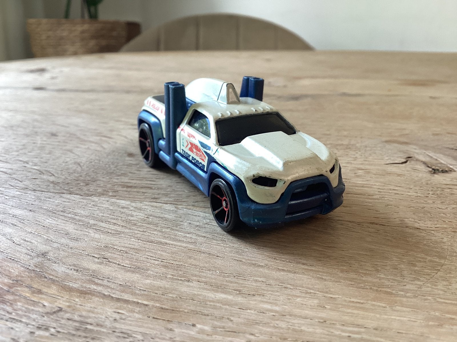 Hot Wheels Diesel Duty Task Force Police 2010 – Indonesia, Ophalen of Verzenden, Gebruikt, Auto