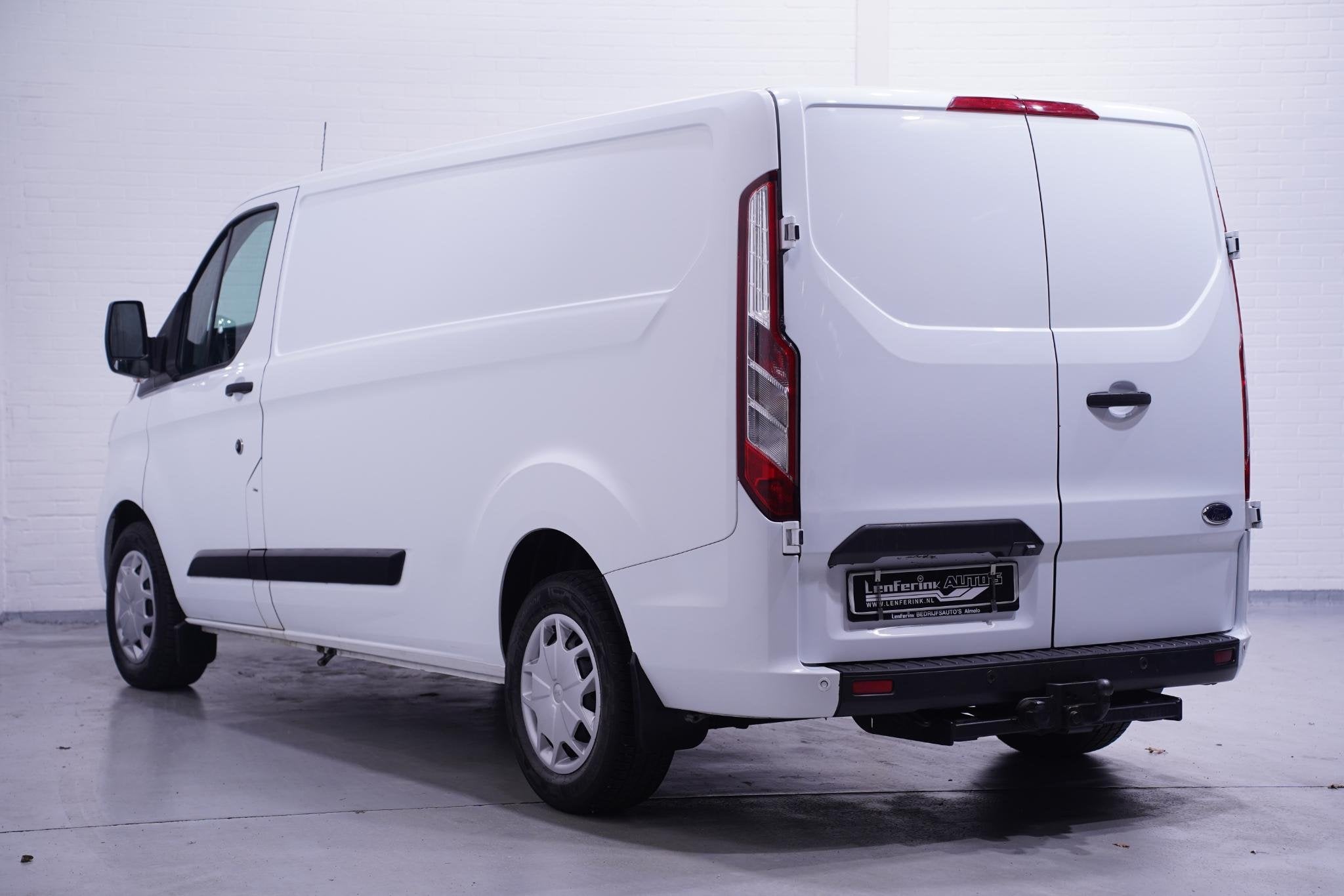 Ford Transit Custom 2.0 TDCI 130 pk L2H1 Trend Airco, Camera, Auto's, Voorwielaandrijving, Gebruikt, 4 cilinders, 2800 kg