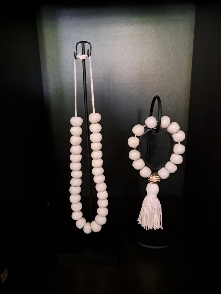 Handgemaakte decoratieketting en armband van kleikralen, Huis en Inrichting, Woonaccessoires | Overige, Zo goed als nieuw, Beige