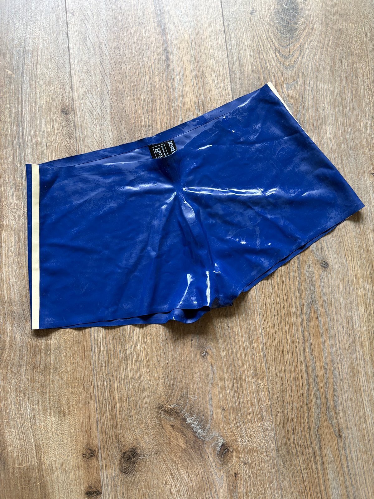 Latex short maat L ( jeans 32 ) met adidas hoge sokken, Ophalen of Verzenden, Blauw