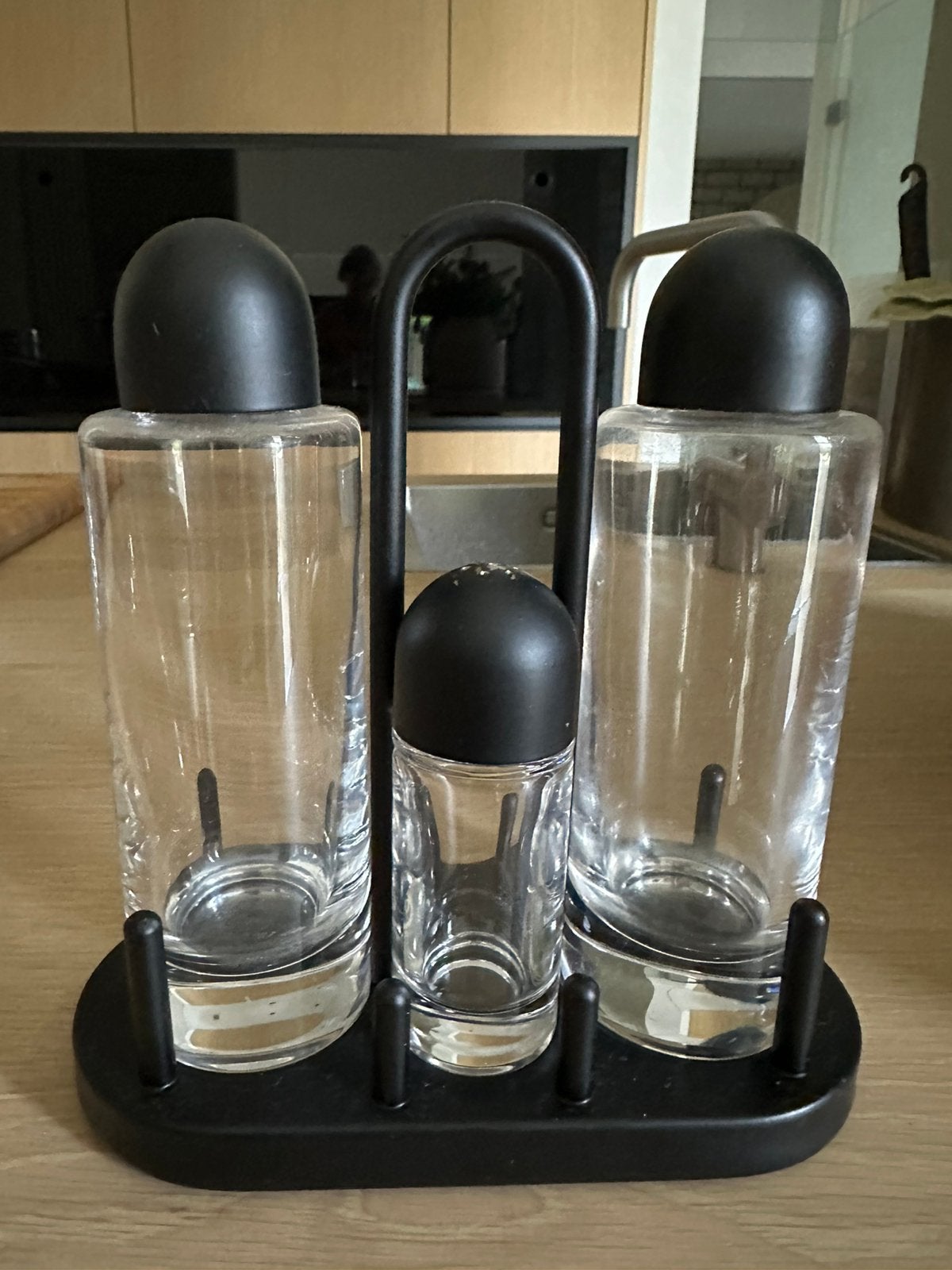 Alessi olie + azijn stel + zoutvaatje zwarte houder Sottsass, Ophalen of Verzenden, Zwart, Overige typen, Gebruikt